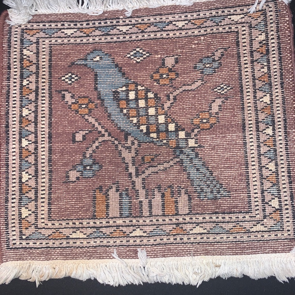 HANDKNOTTED BIRD MINI RUG - Picture 3 of 3